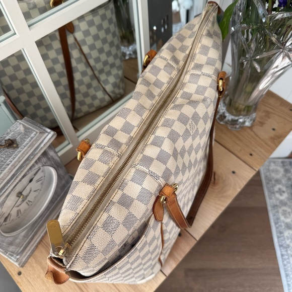 Authentic Louis Vuitton Totally GM Damier Azur Checkered Pattern Shoulder Bag - Picture 4 of 16